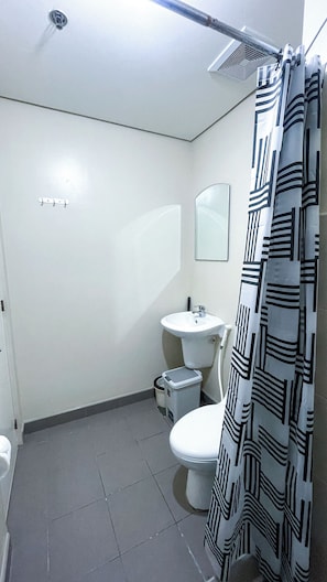 Shared Dormitory, 1 Bedroom | Bathroom