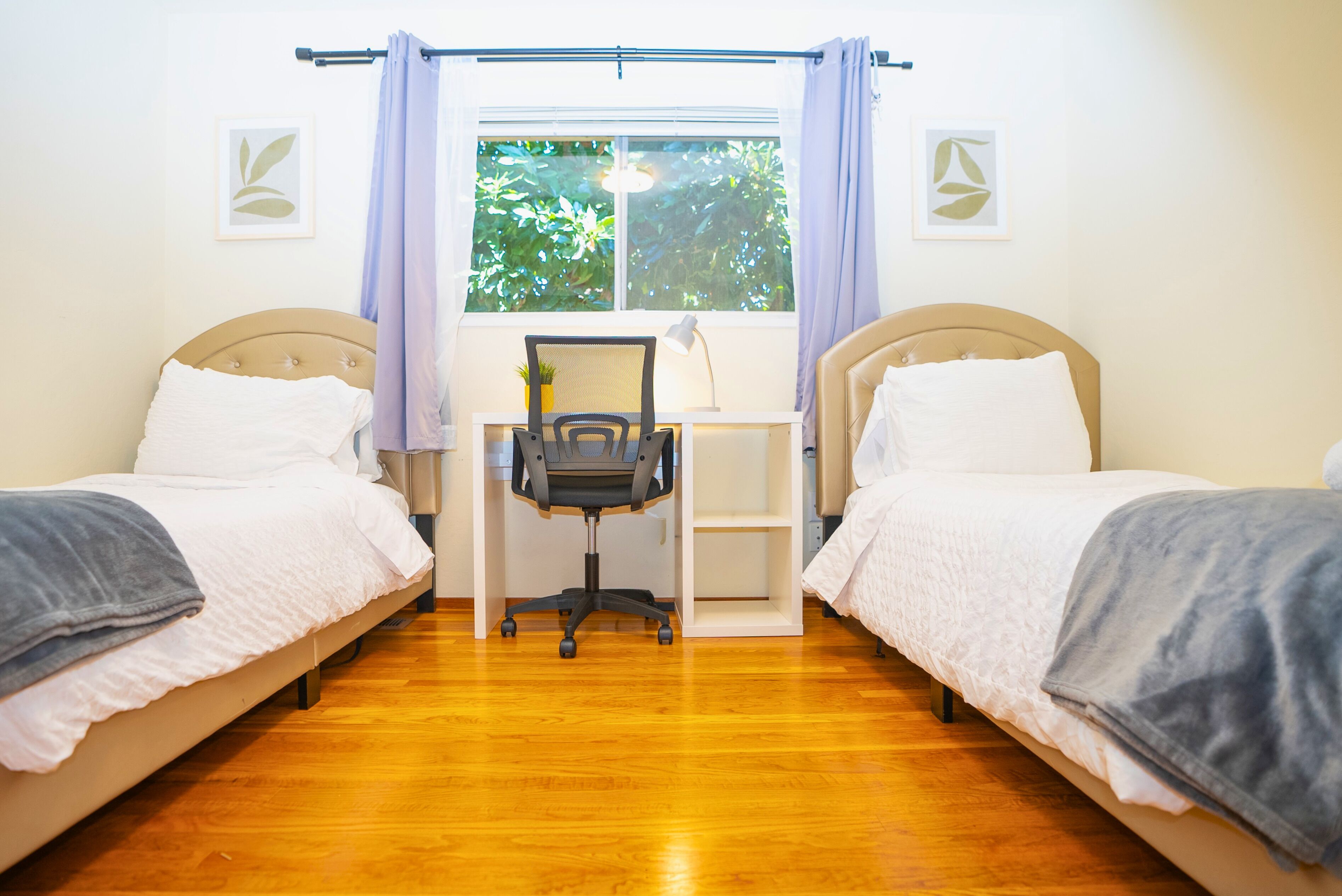 3 habitaciones, tabla de planchar con plancha, wifi y ropa de cama 