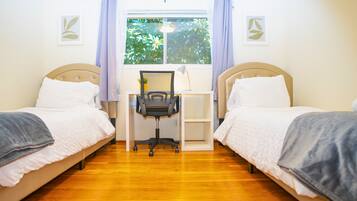 3 bedrooms, iron/ironing board, WiFi, bed sheets