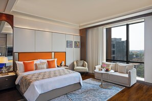 Zimmersafe, Schreibtisch, laptopgeeigneter Arbeitsplatz