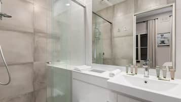 Apartment | Bathroom | Bathtub, hair dryer, towels, soap
