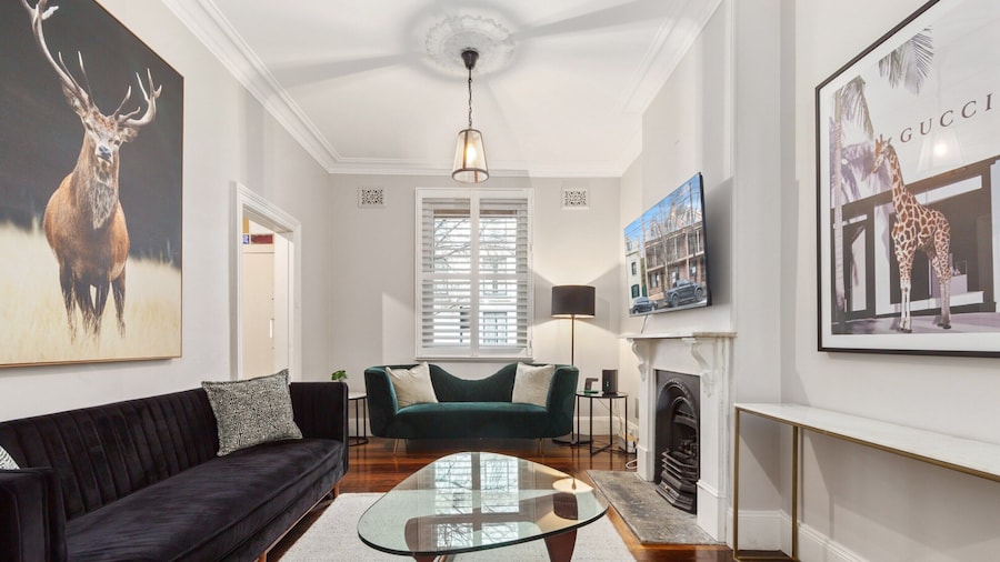 Spacious Inner-city House With Balcony Views