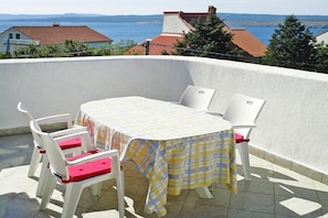 Classic-Apartment, 2 Schlafzimmer | Speisen im Freien