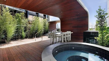 Apartment | Outdoor dining