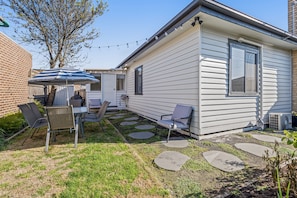 Apartment | Outdoor dining - Spacious 3-bed With Outdoor Dining Near Airport (Melbourne)