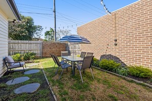 Apartment | Outdoor dining - Spacious 3-bed With Outdoor Dining Near Airport (Melbourne)