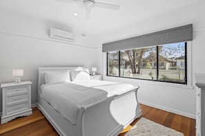 Apartment | 3 bedrooms, bed sheets - Spacious 3-bed With Outdoor Dining Near Airport (Melbourne)