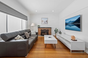 Apartment | Living area - Spacious 3-bed With Outdoor Dining Near Airport (Melbourne)