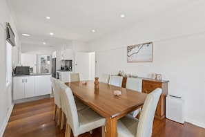 Apartment | Dining - Spacious 3-bed With Outdoor Dining Near Airport (Melbourne)