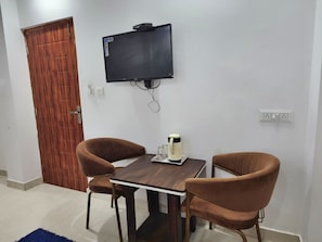 Deluxe Room, Balcony, Valley View | Iron/ironing board, free WiFi