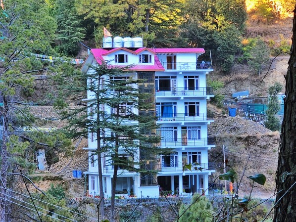 المنشأة من الخارج