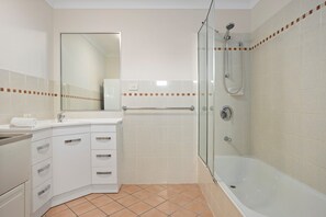 Apartment | Bathroom | Bathtub, hair dryer, towels, soap