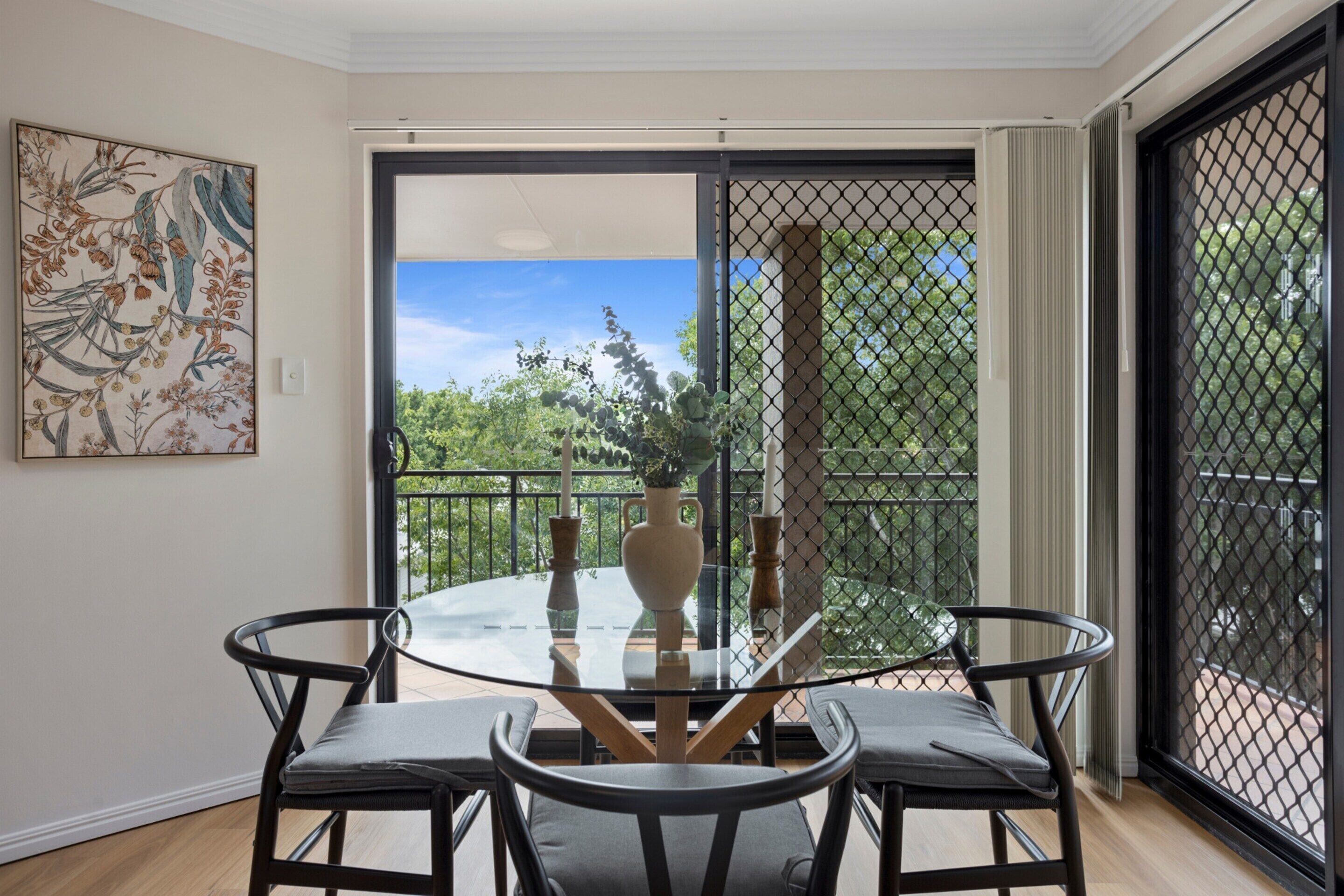 Apartment | Dining