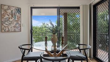 Apartment | Dining