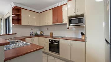 Apartment | Private kitchen | Fridge, microwave, oven, stovetop