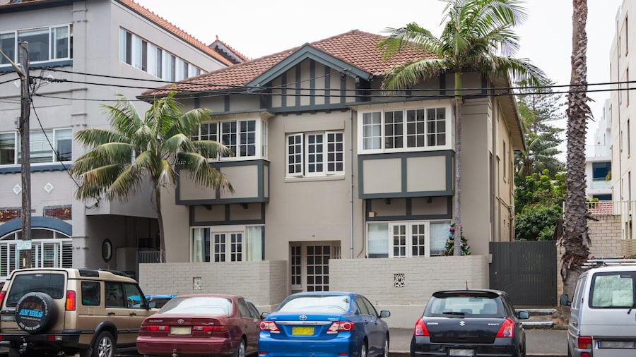 Chic Apartment With Sun Lounge Near Manly Beach