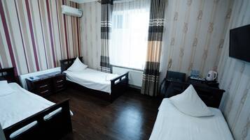 Standard-Dreibettzimmer, Stadtblick | Kostenloses WLAN