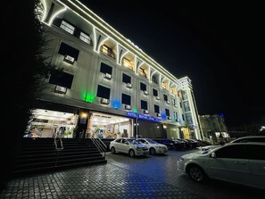 المنشأة من الخارج