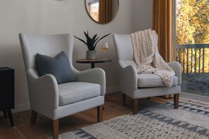 TV connectée, cheminée, table de tennis de table