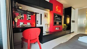 Apartment, 1 Bedroom, Smoking, Patio | Dining room - 168 Rajdamri Apartment Near Central World (Bangkok)