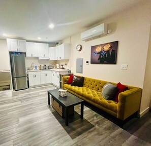 Living area - DoCo Cozy Loft Hideaway (Sacramento)