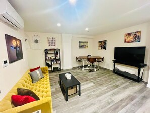 Living area - DoCo Cozy Loft Hideaway (Sacramento)