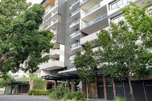 Apartment | Reception - Best Location 2-bed With Gym, Pool 7-min From CBD (Brisbane)
