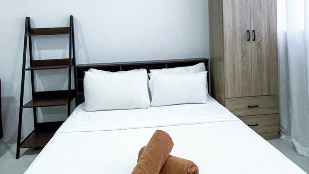 Room - Room-quiet Modern Studio for Work and Re (Iloilo)