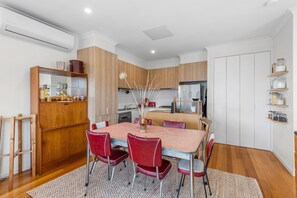 Apartment | Dining - Charming Retro Townhouse in Vibrant Coburg (Melbourne)