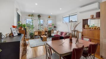 Apartment | Dining