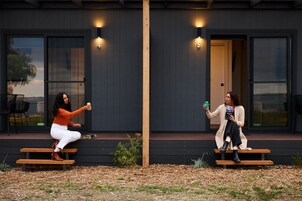 Lakeview Studio Cabin | Terrace/patio