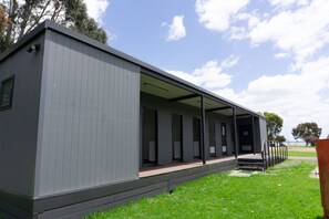 Property grounds - Lake Colac Holiday Park (Colac)