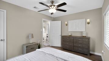 4 bedrooms, desk, iron/ironing board, free WiFi