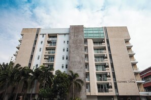 คอนโด, 3 ห้องนอน, พร้อมสิ่งอำนวยความสะดวกสำหรับผู้พิการ, ระเบียง | บริเวณภายนอก