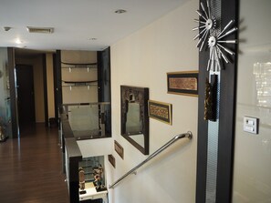 Condo, 5 Bedrooms, Accessible, Balcony | Interior