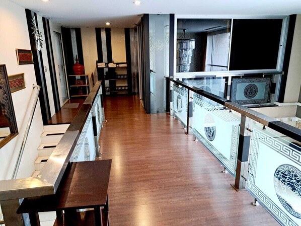 Condo, 5 Bedrooms, Accessible, Balcony | Interior