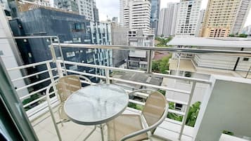 Condo, 5 Bedrooms, Accessible, Balcony | Outdoor dining