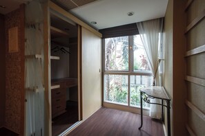 Condo, 2 Bedrooms, Accessible, Balcony | Interior