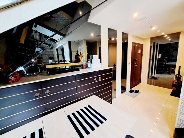 Appart'hôtel, 5 chambres, accessible aux personnes à mobilité réduite, balcon | Hall