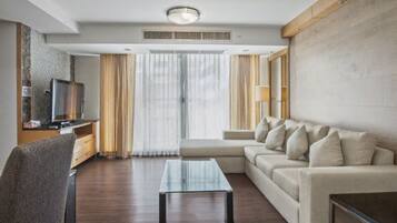 Condo, 2 Bedrooms, Accessible, Balcony | Living room