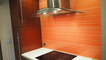 Condo, 5 Bedrooms, Accessible, Balcony | Private kitchen