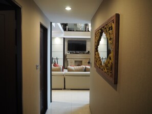 Condo, 5 Bedrooms, Accessible, Balcony | Interior