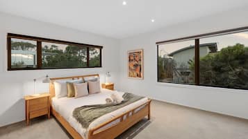 4 Schlafzimmer, Schreibtisch, Bügeleisen/Bügelbrett, WLAN