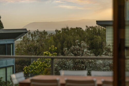 Idyllic Aireys Retreat - where ocean & hills meet