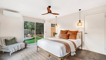 4 bedrooms, iron/ironing board, internet, bed sheets