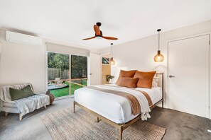 4 habitaciones, tabla de planchar con plancha, wifi y ropa de cama 