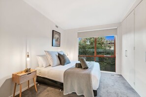 4 slaapkamers, een strijkplank/strijkijzer, wifi, beddengoed