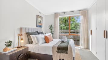 4 bedrooms, iron/ironing board, WiFi, bed sheets