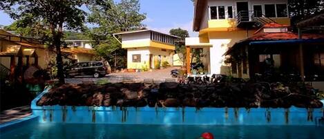 4 Innenpools, 4 Außenpools