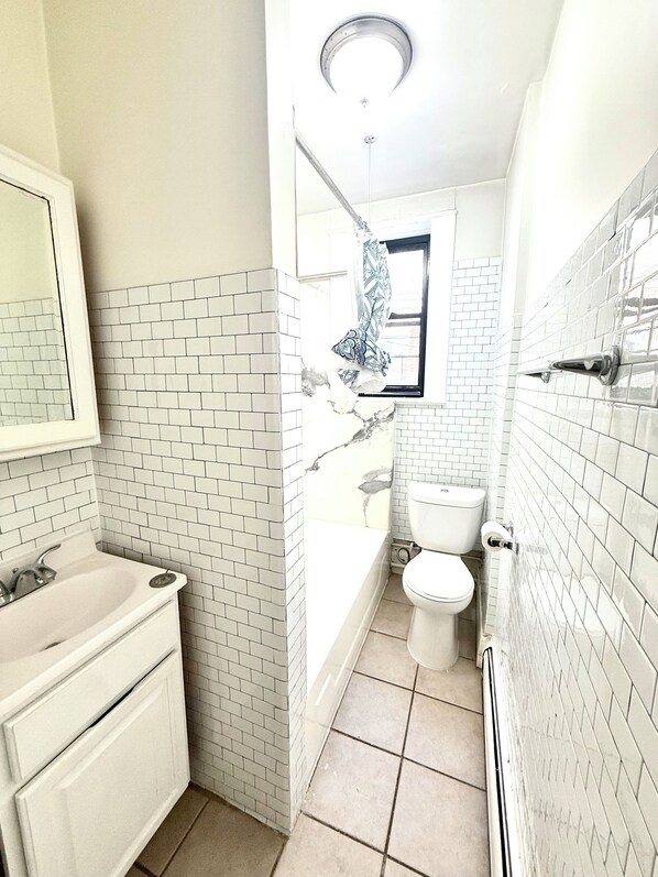 Hair dryer, towels, soap, shampoo - 7 Min to Times Square • Clean, Budget Apartment • Sleeps 4 (Union City)
